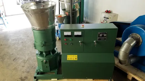 Imagen del producto relacionado Peletizadora MKFD360C de 360 mm para Pellets de Madera Industrial - La MKFD360C es una peletizadora eléctrica de 360 mm y 22 kW que convierte residuos de madera y biomasa seca en pellets de al…